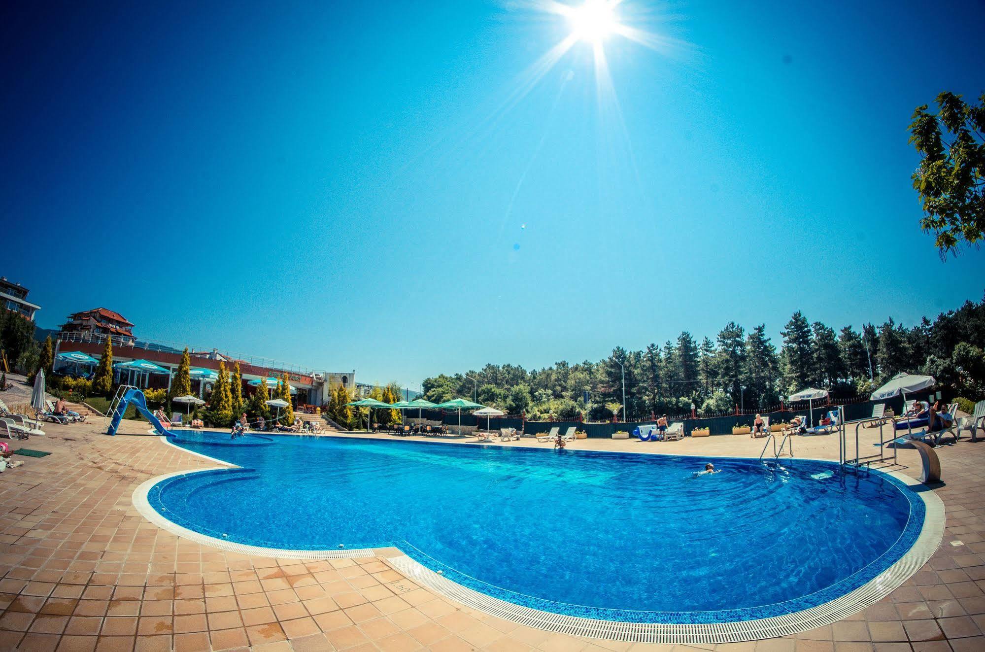 Gt Green Fort Beach Apartments Sunny Beach Dış mekan fotoğraf