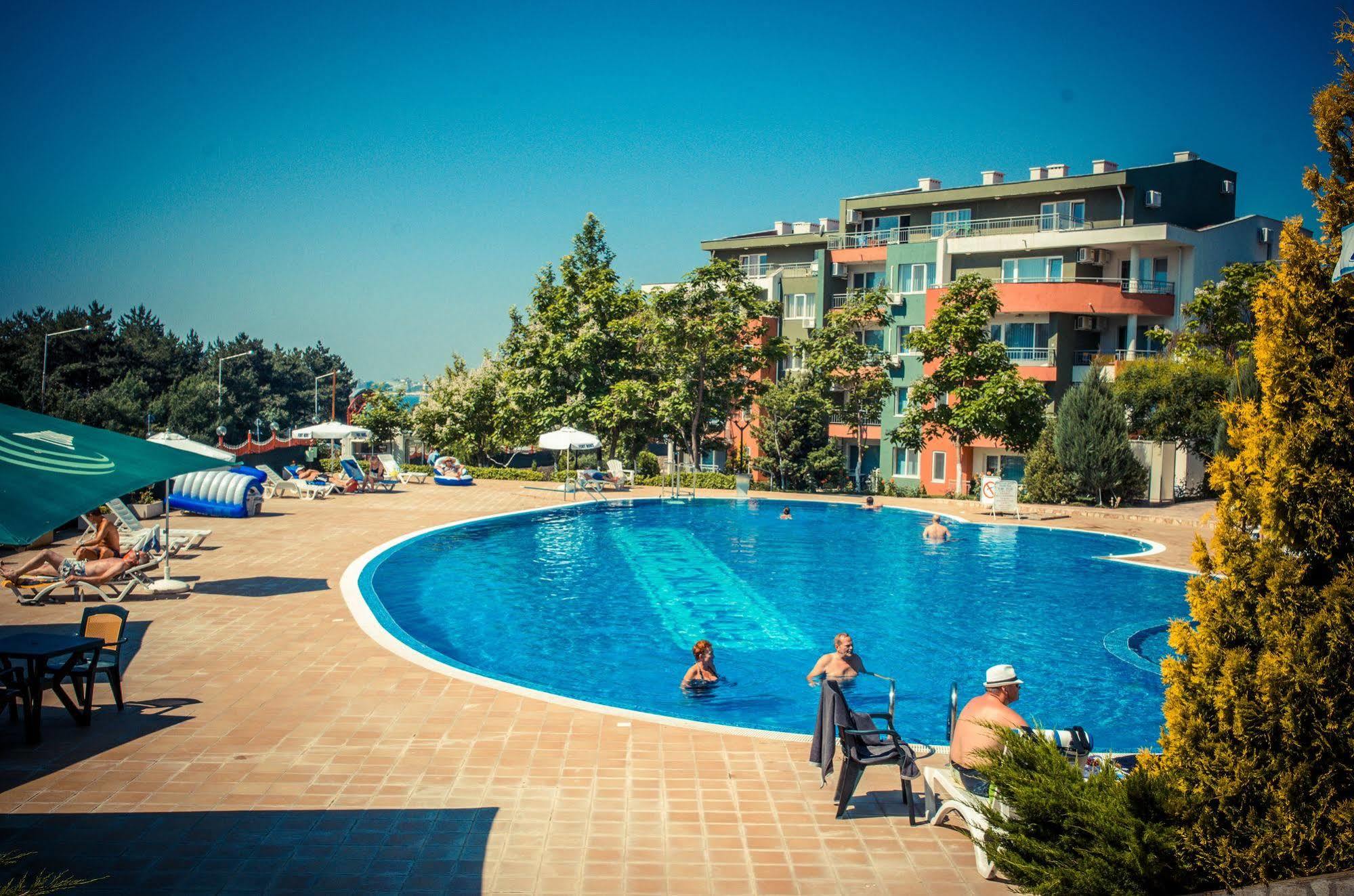 Gt Green Fort Beach Apartments Sunny Beach Dış mekan fotoğraf