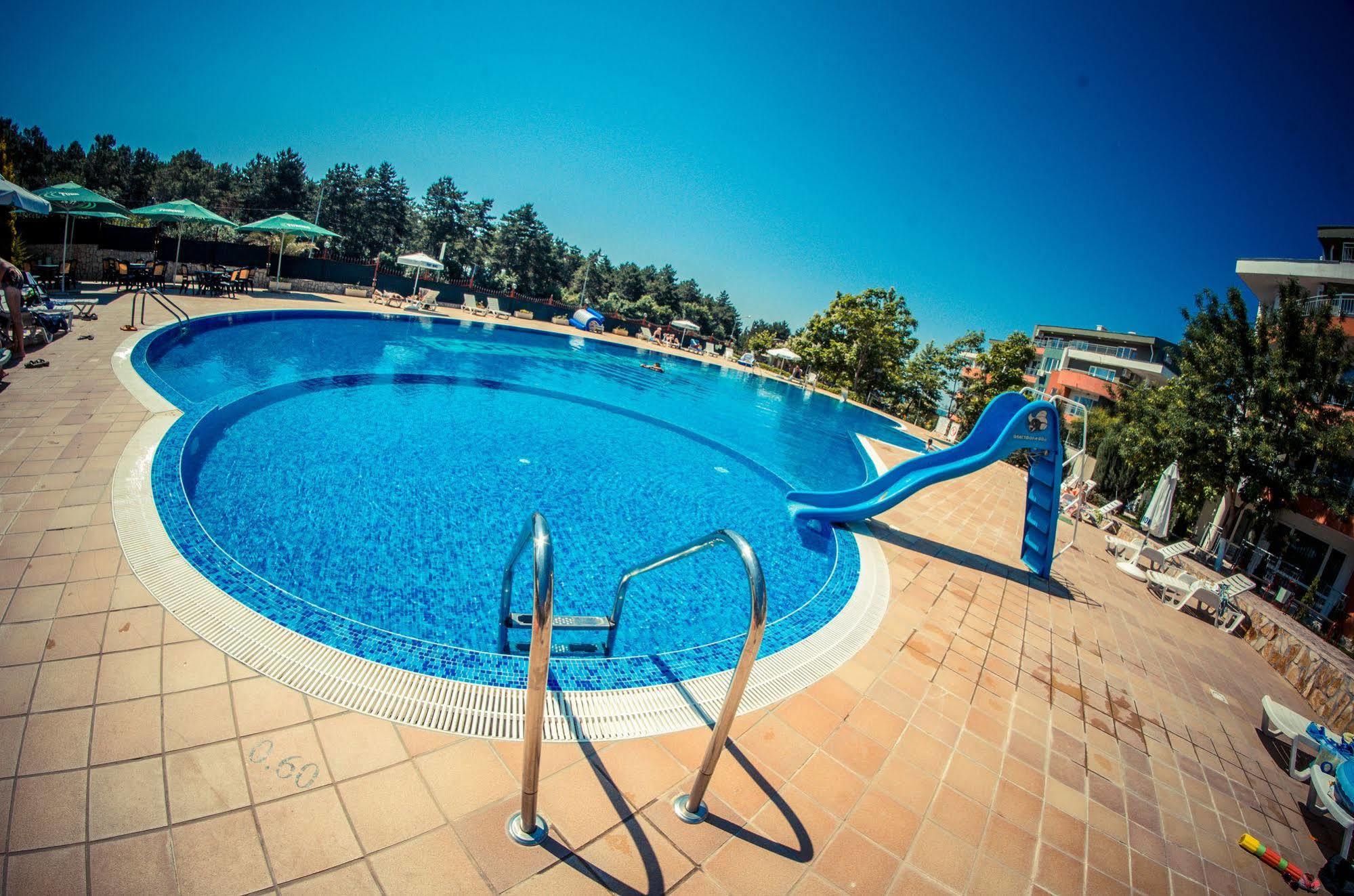 Gt Green Fort Beach Apartments Sunny Beach Dış mekan fotoğraf